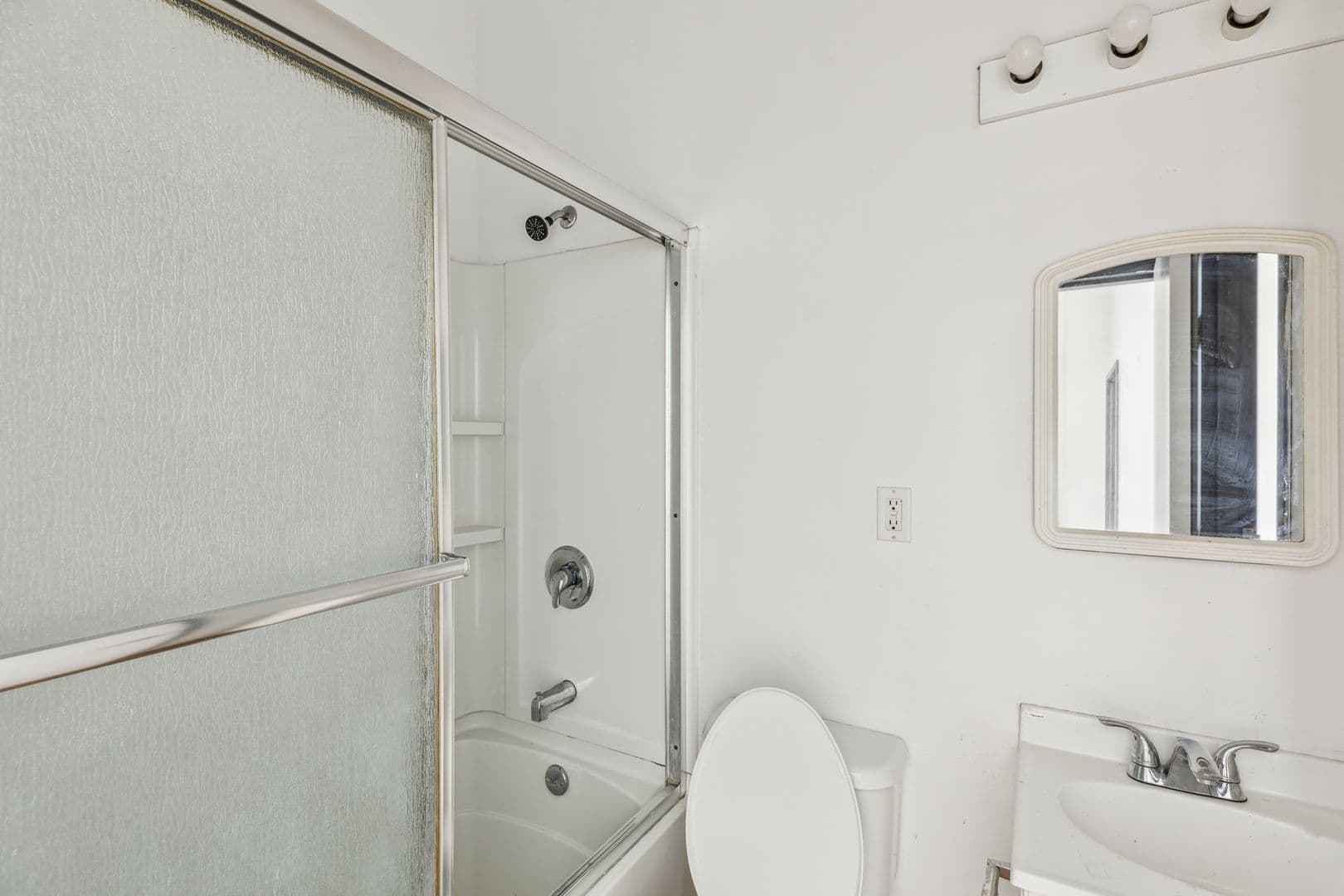 Upper Darby Apartment: 7327-31 West Chester Pike