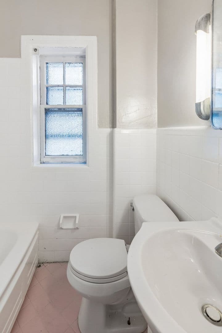 Philadelphia Apartment: 2254 Bryn Mawr Avenue