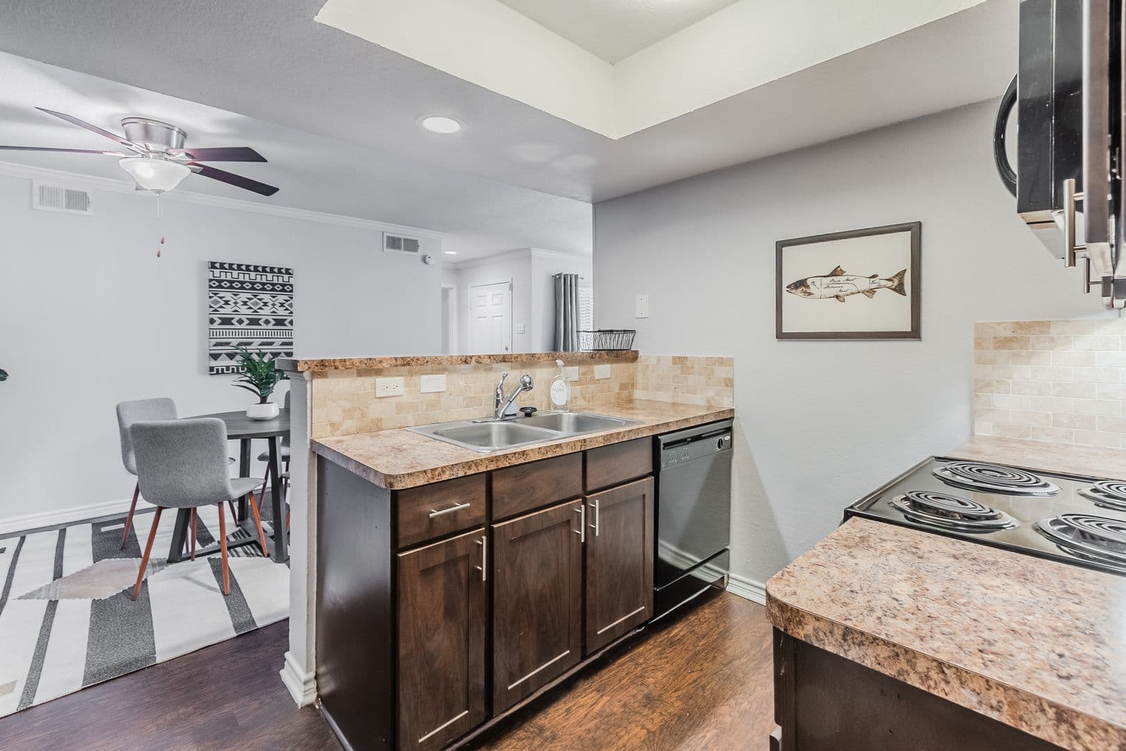 Dallas Apartment: 9600 Golf Lakes Trail