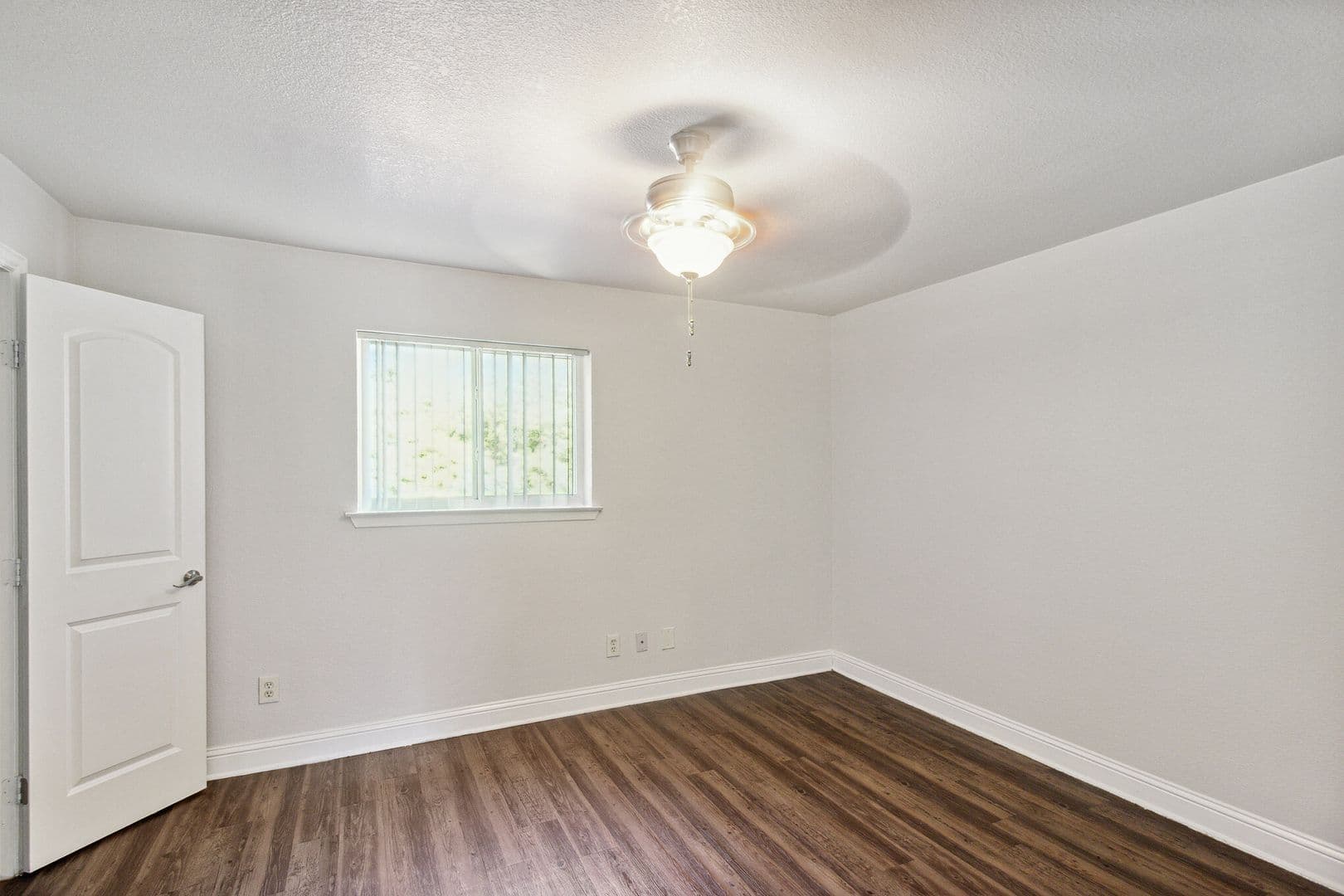 Dallas Apartment: 929 N Marsalis Ave