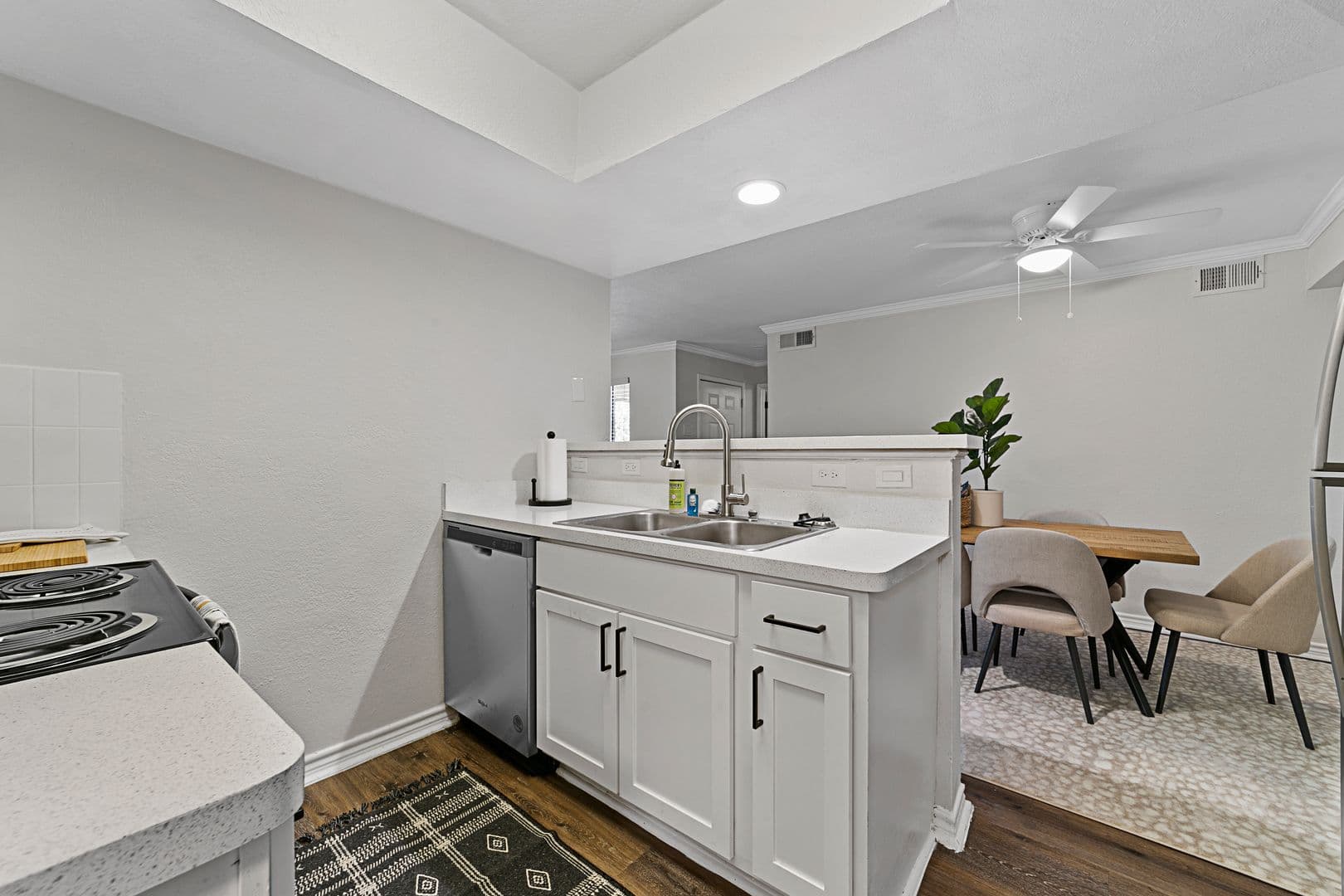 Dallas Apartment: 9600 Golf Lakes Trail