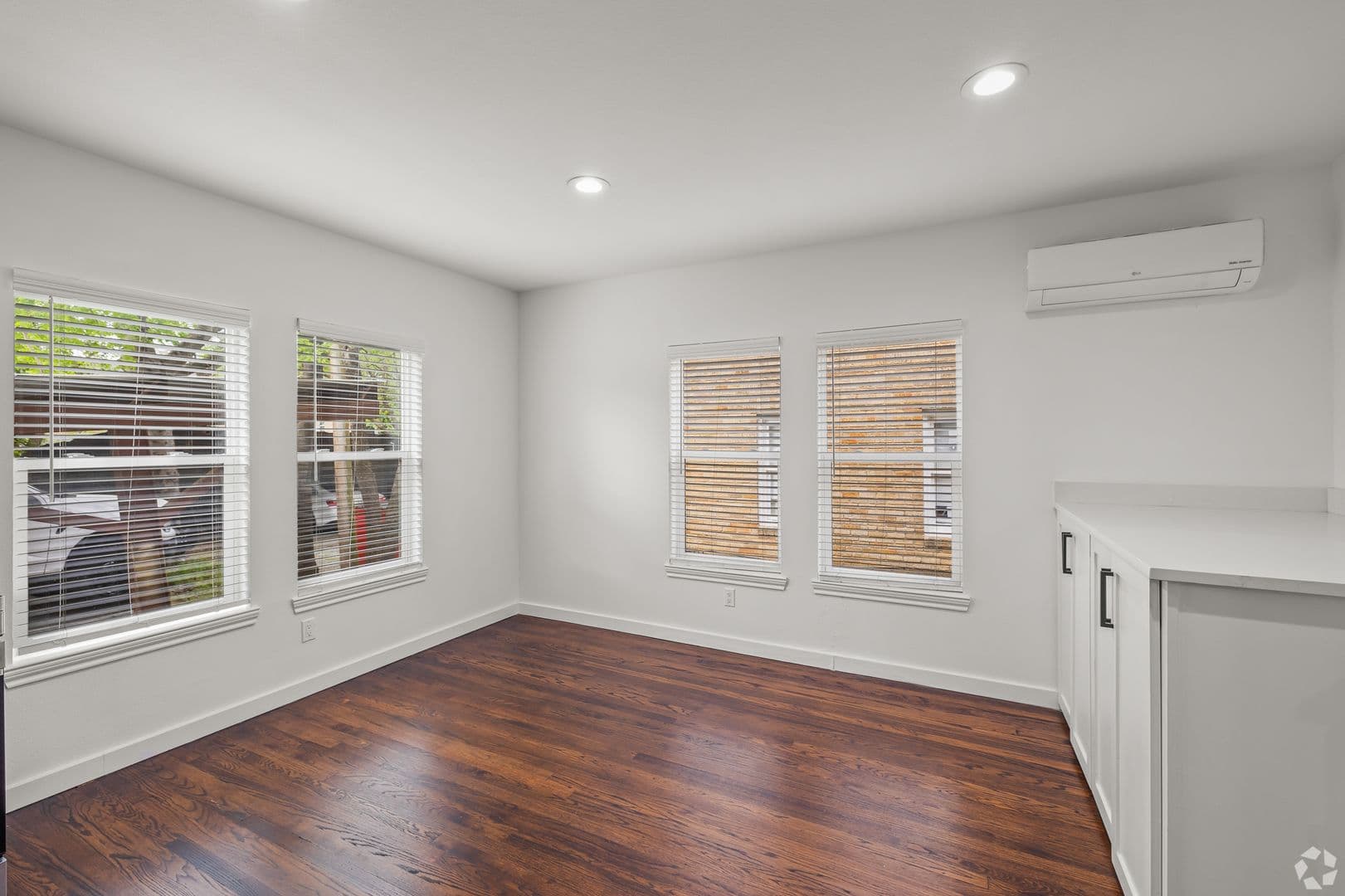 Dallas Apartment: 5910 Oram St