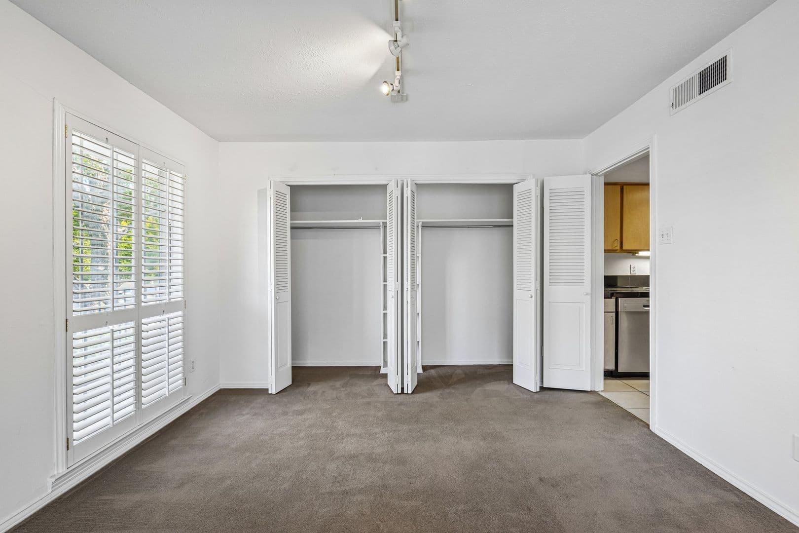 Dallas Apartment: 4320-4330 Travis St