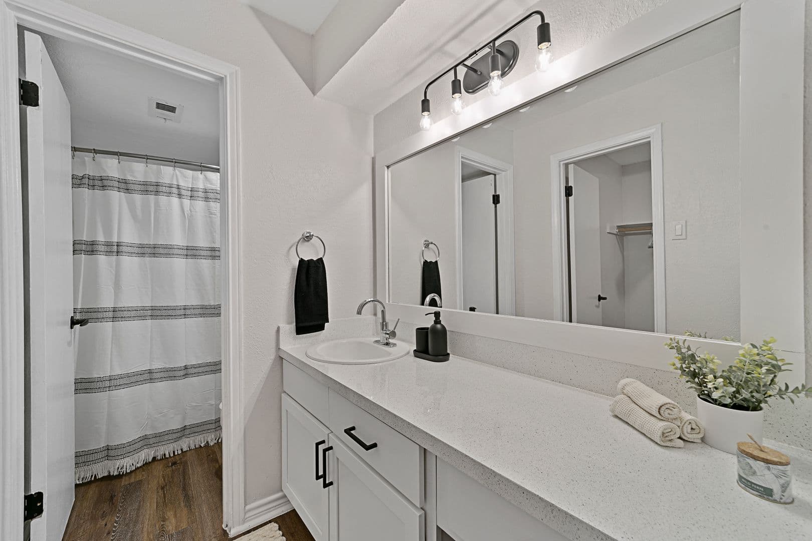 Dallas Apartment: 9600 Golf Lakes Trail