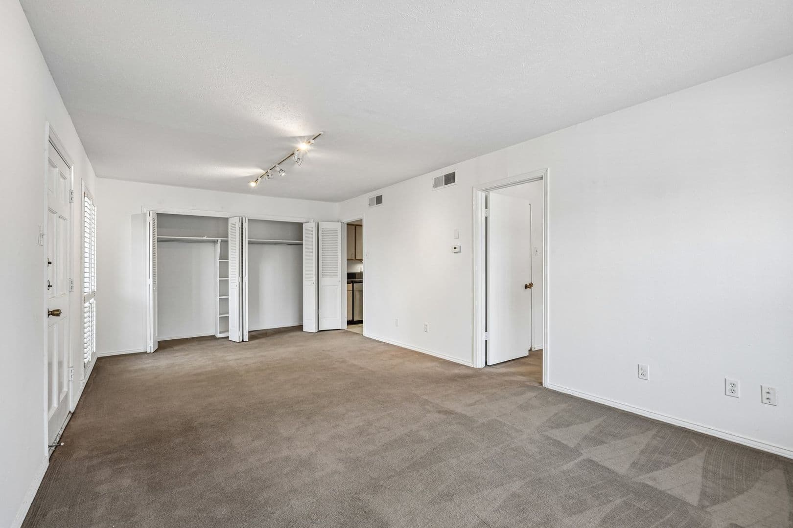 Dallas Apartment: 4320-4330 Travis St