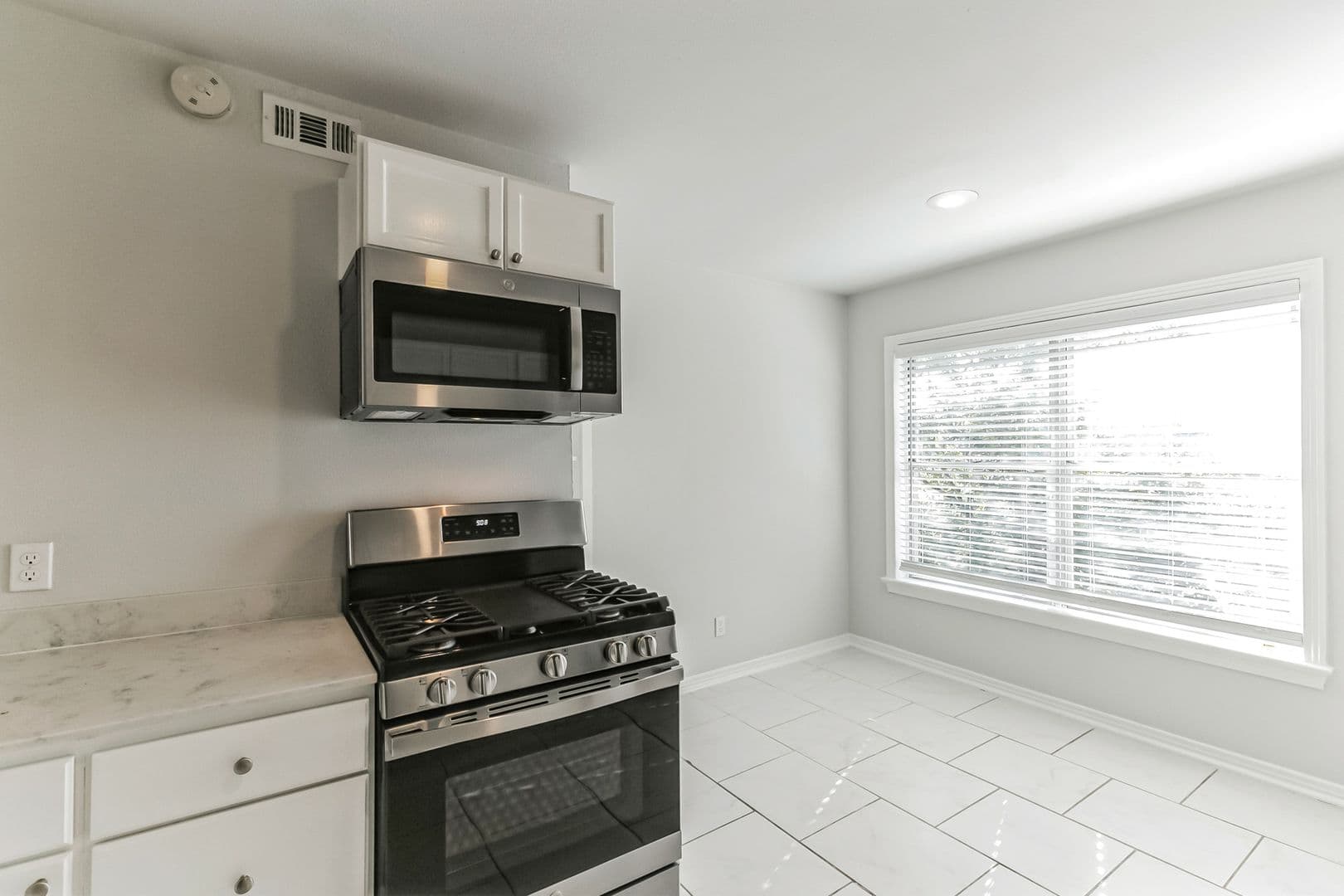 Dallas Apartment: 6202 Gaston Ave