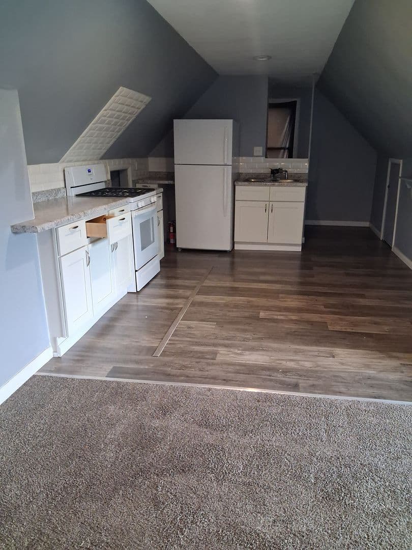 Virginia Apartment: 104 5th St. S