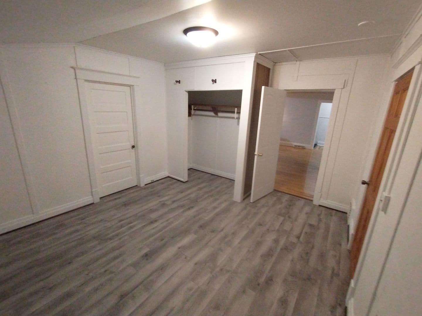 Duluth Apartment: 13302 west 3rd street