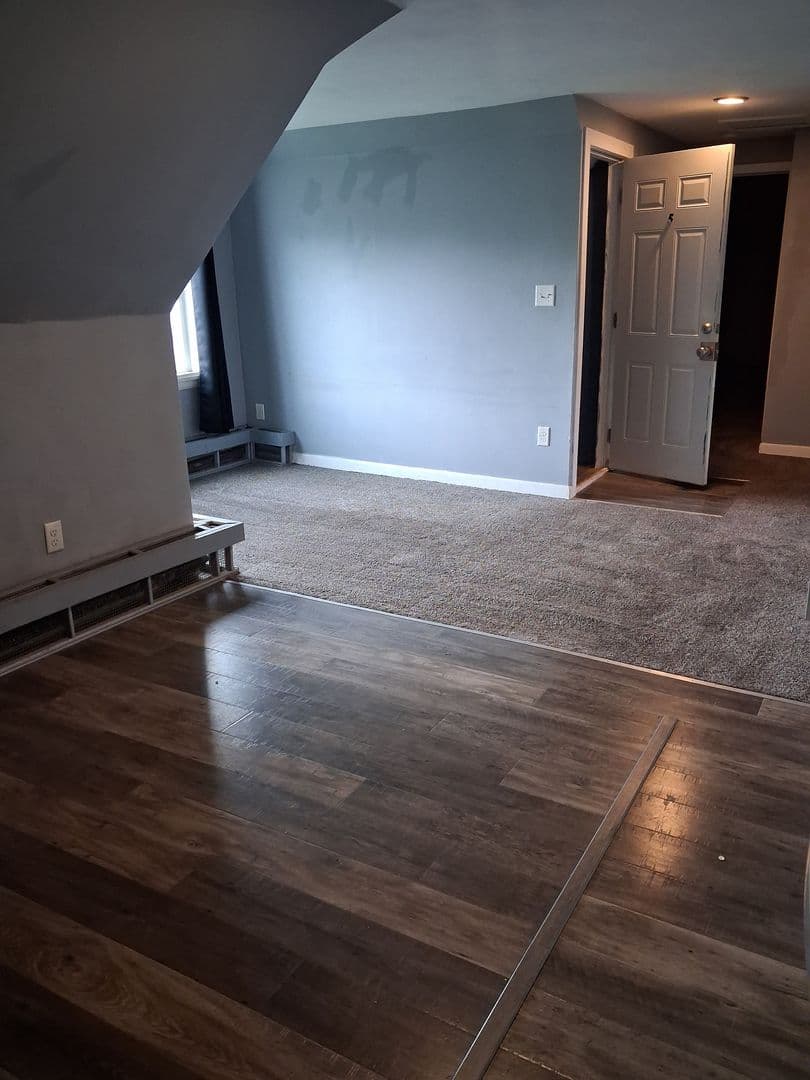 Virginia Apartment: 104 5th St. S