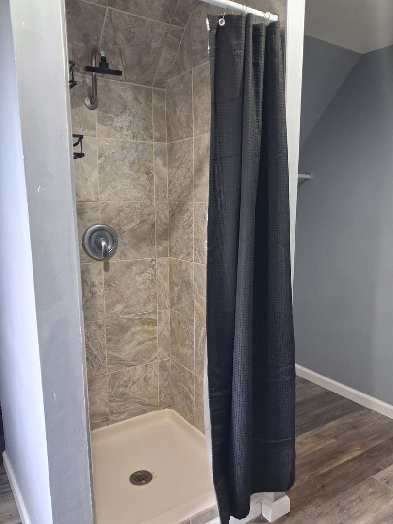 Virginia Apartment: 104 5th St. S