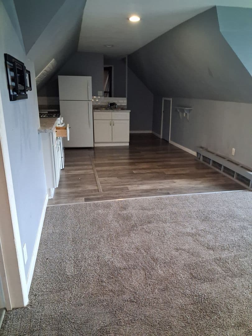 Virginia Apartment: 104 5th St. S