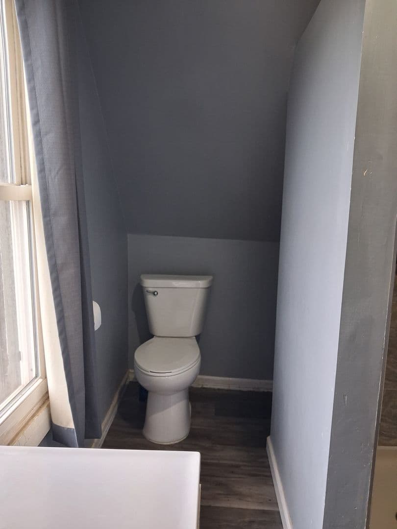 Virginia Apartment: 104 5th St. S