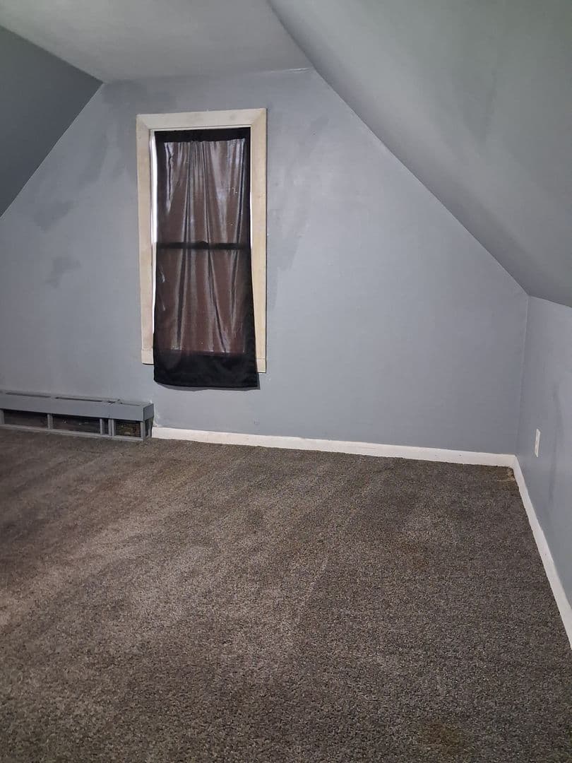 Virginia Apartment: 104 5th St. S