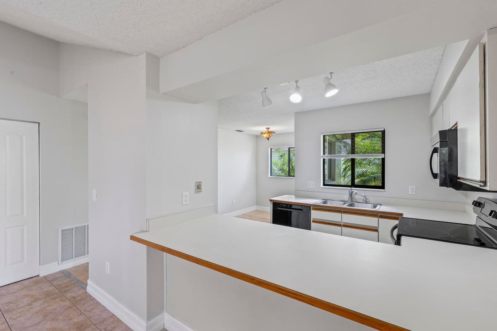 Palm Coast House: 50 Westlee Lane