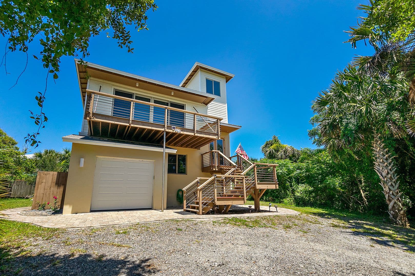 Flagler Beach House: 716 N Daytona Avenue