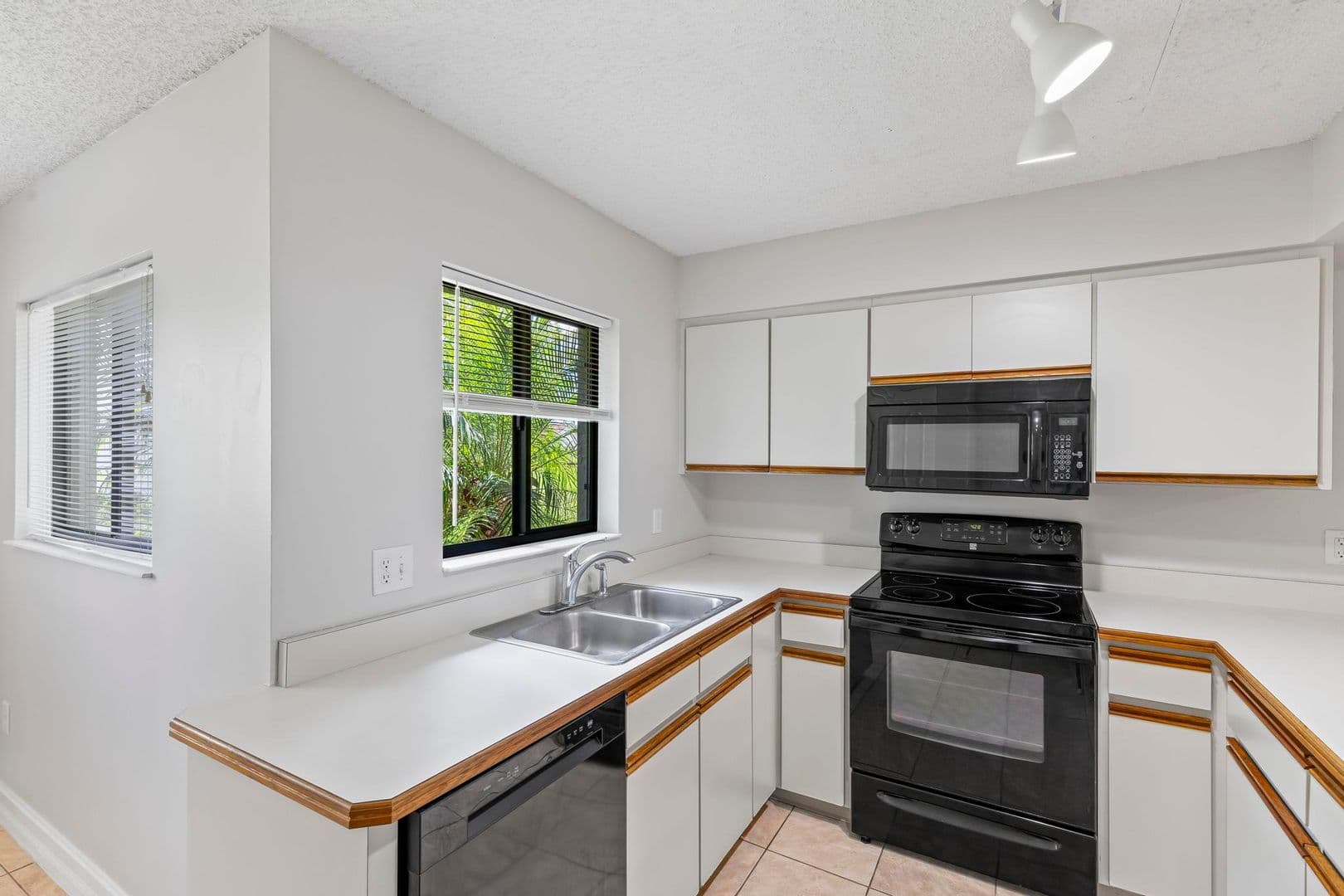Palm Coast House: 50 Westlee Lane