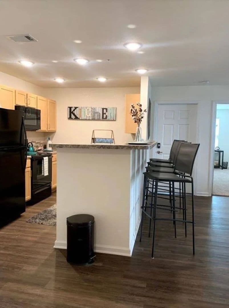 Hammond Apartment: 2400 N Morrison Blvd