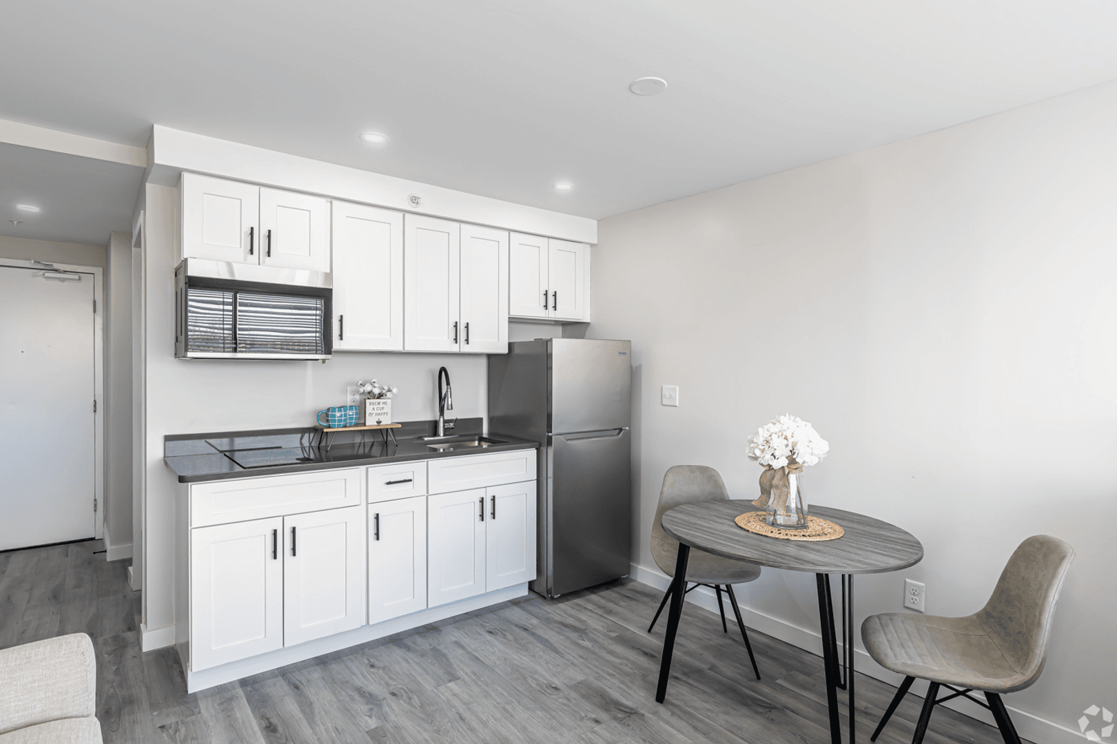 Hartford Apartment: 50 Morgan St N