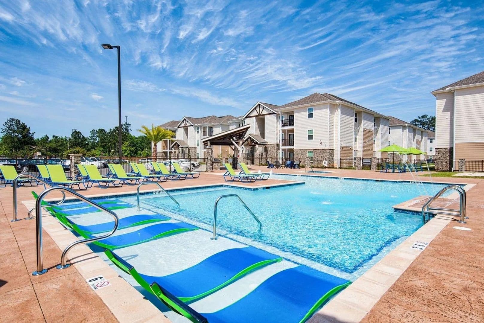 Hammond Apartment: 2400 N Morrison Blvd