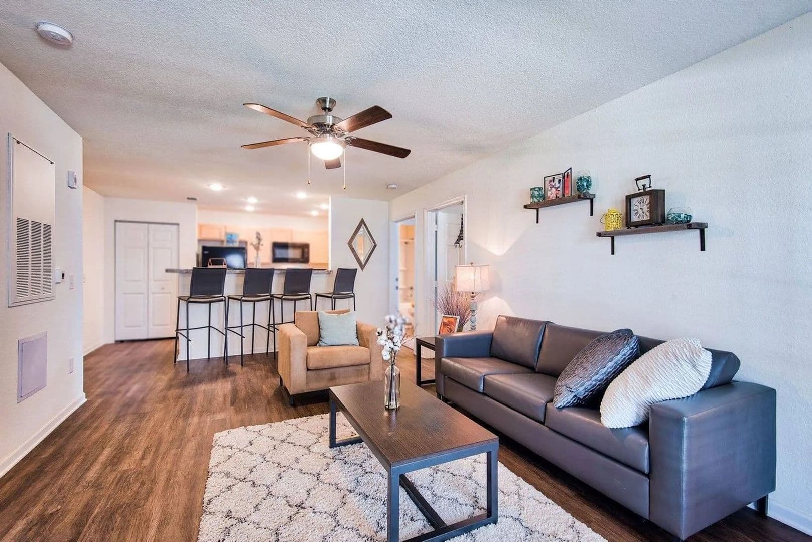 Hammond Apartment: 2400 N Morrison Blvd