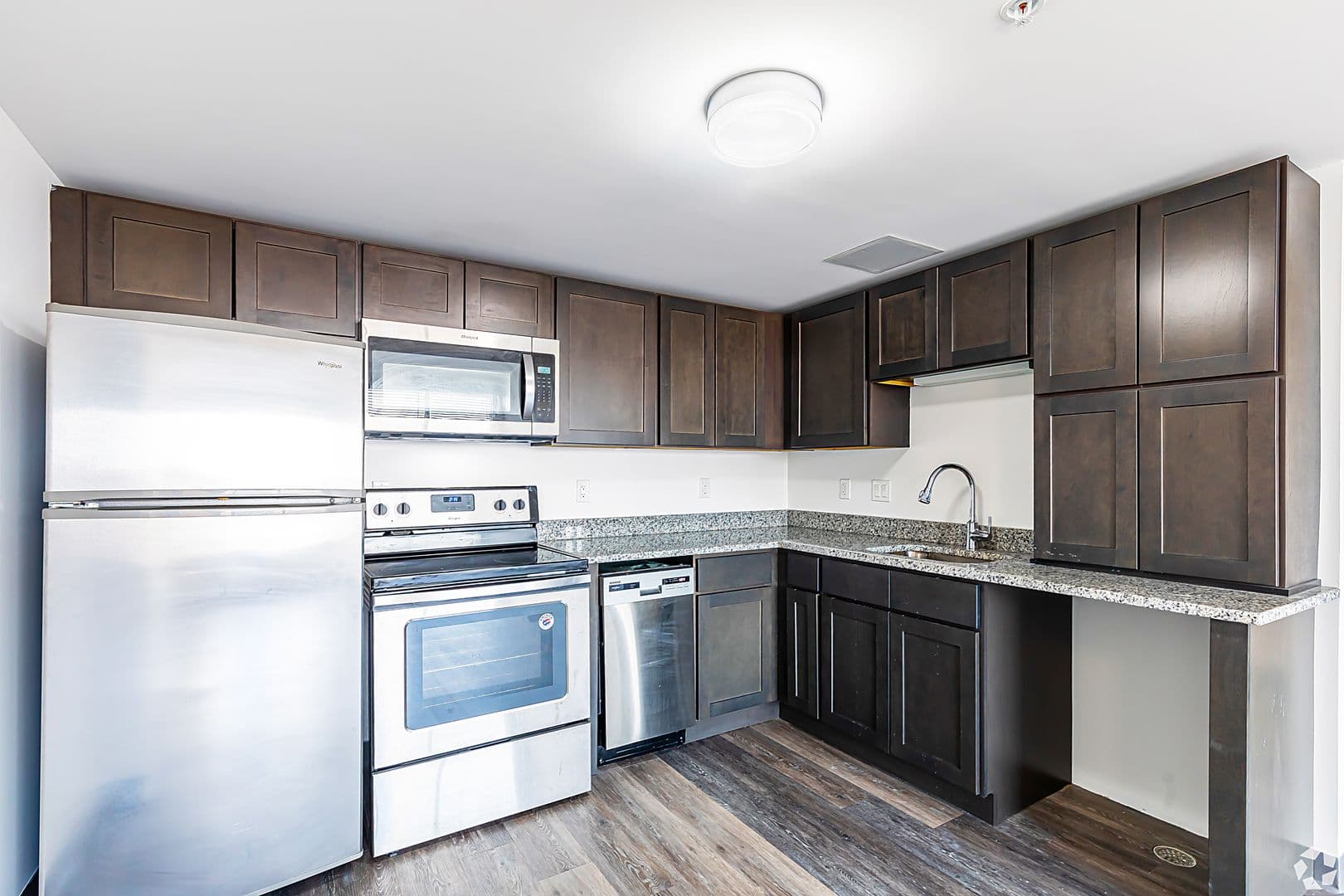 Hartford Apartment: 50 Morgan St N