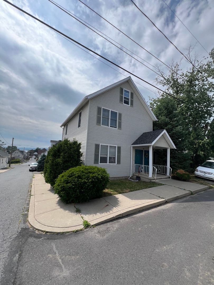 Dunmore Apartment: 301 East Elm Street