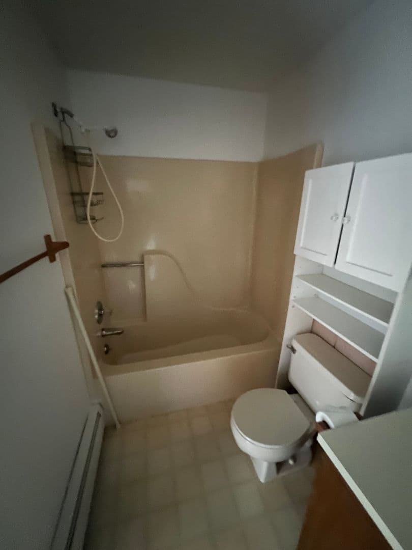 Dunmore Apartment: 301 East Elm Street