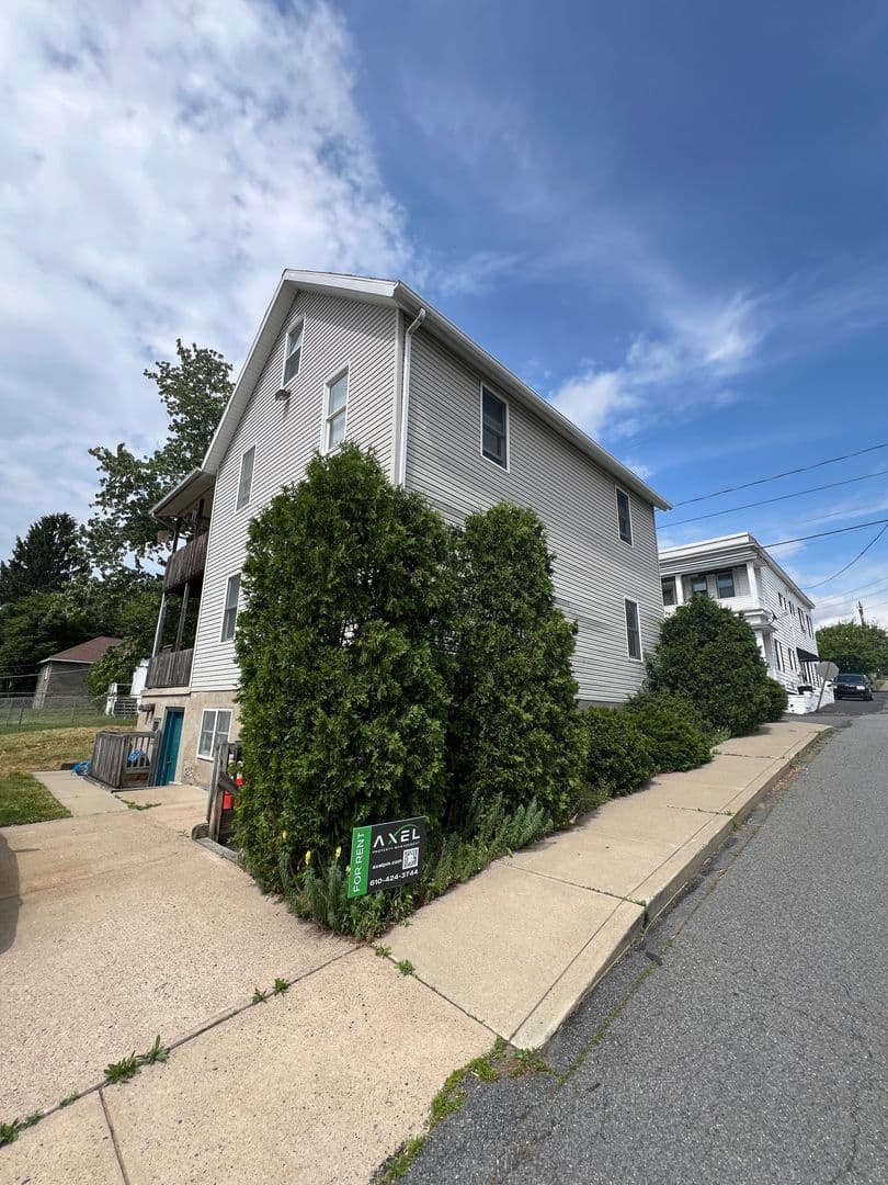 Dunmore Apartment: 301 East Elm Street