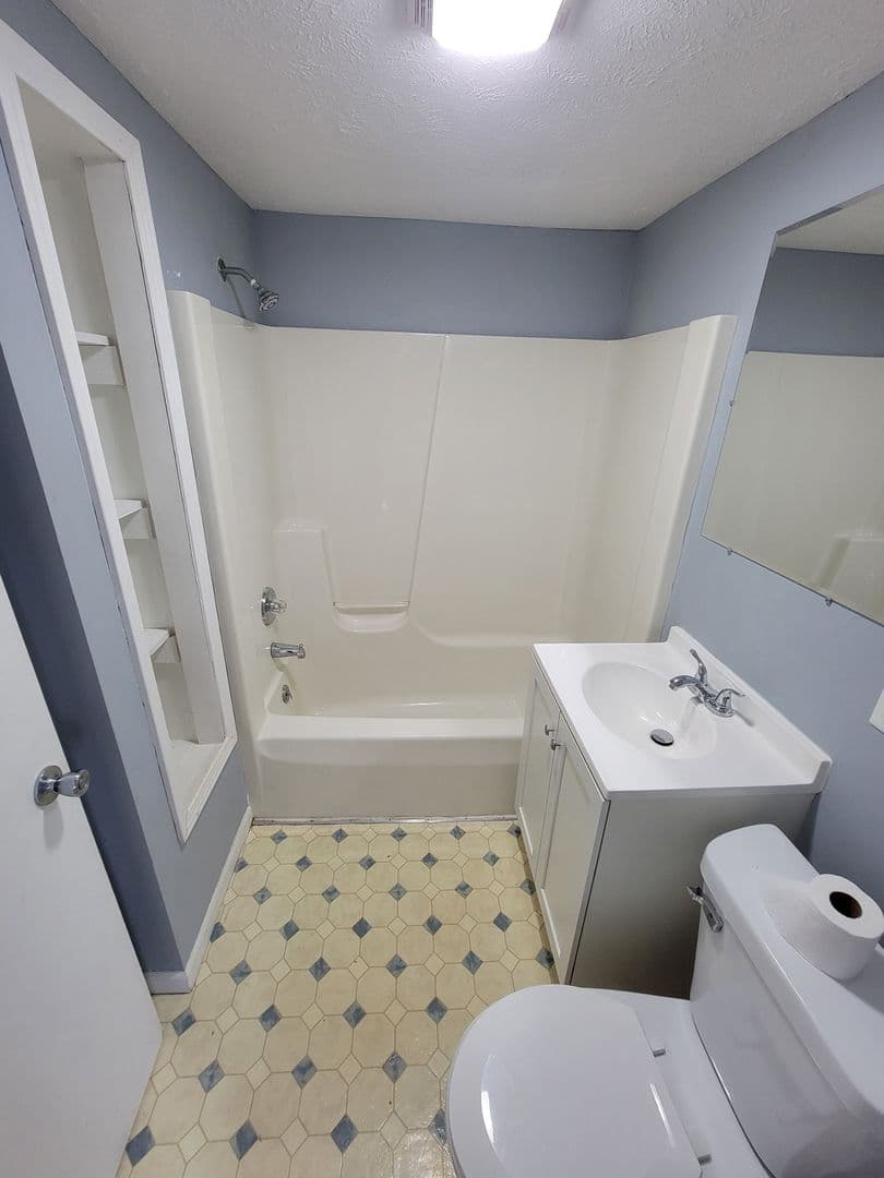 Springfield Apartment: 1007 E. Percy