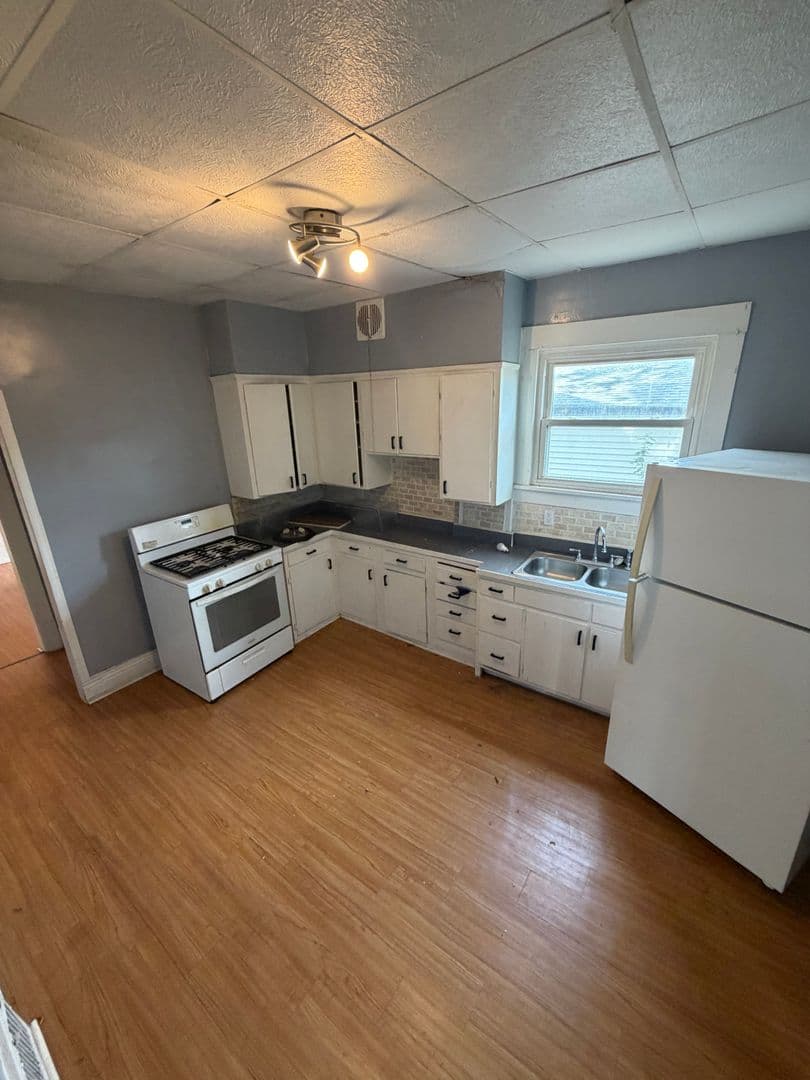 Springfield House: 252 N English