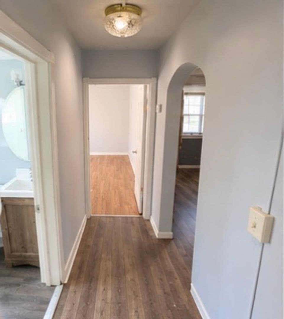 Springfield House: 2812 S Price Ave.