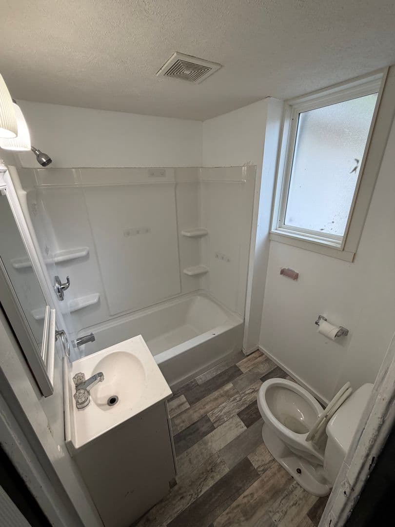 Springfield Apartment: 541 W Vine