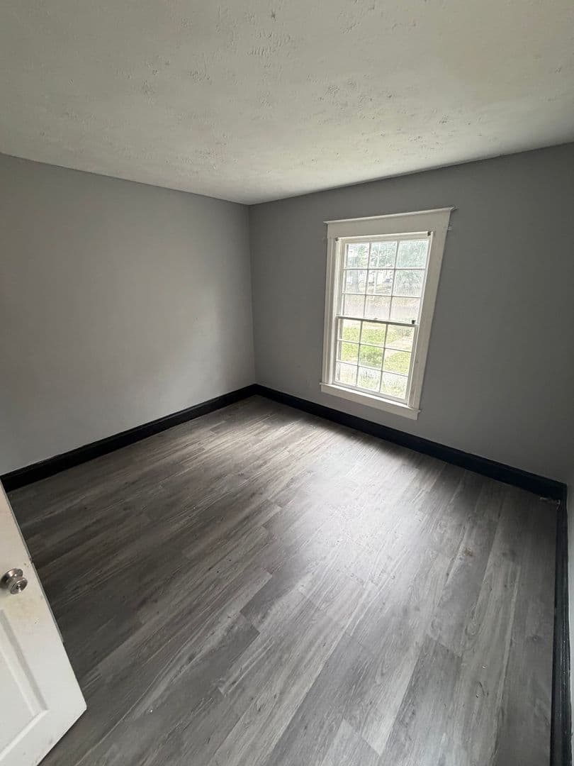 Springfield Apartment: 541 W Vine
