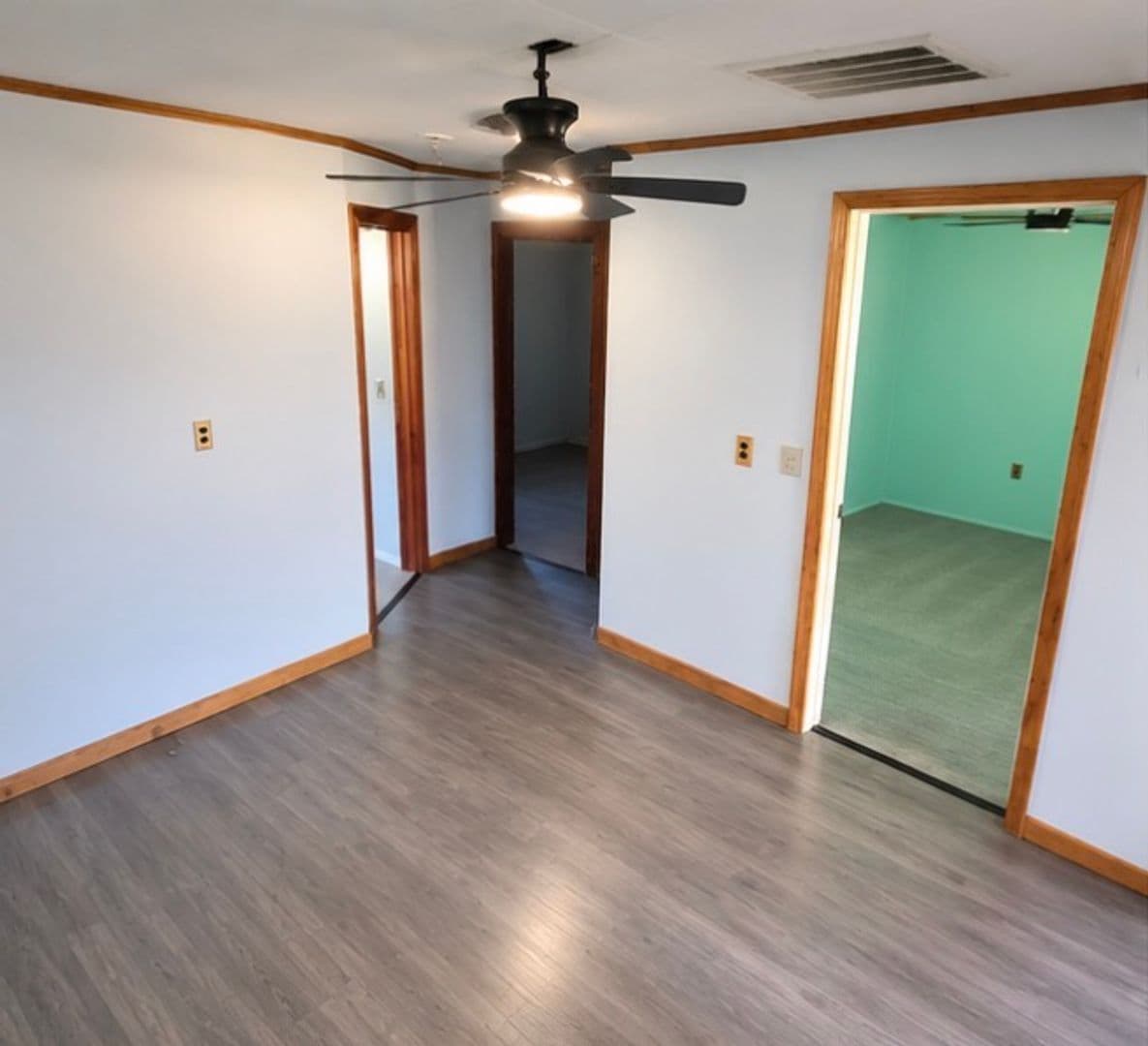 Springfield House: 949 N Dirksen