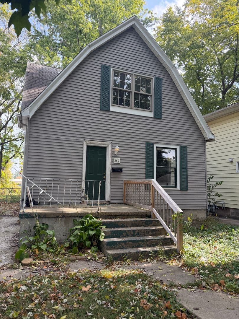 Springfield House: 252 N English