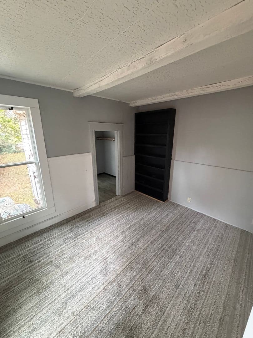 Springfield Apartment: 541 W Vine
