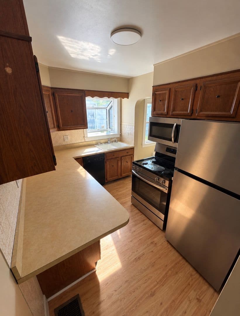 Springfield House: 226 N Illinois