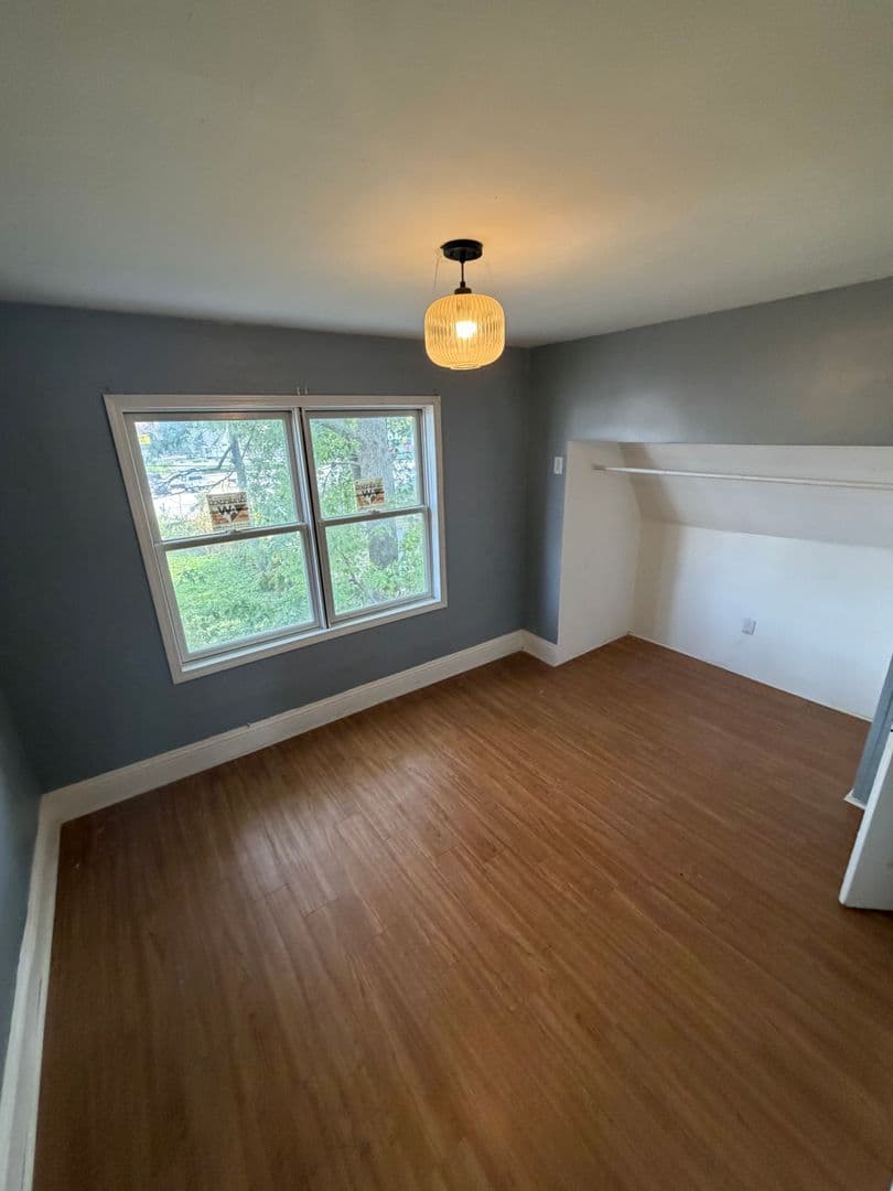Springfield House: 252 N English