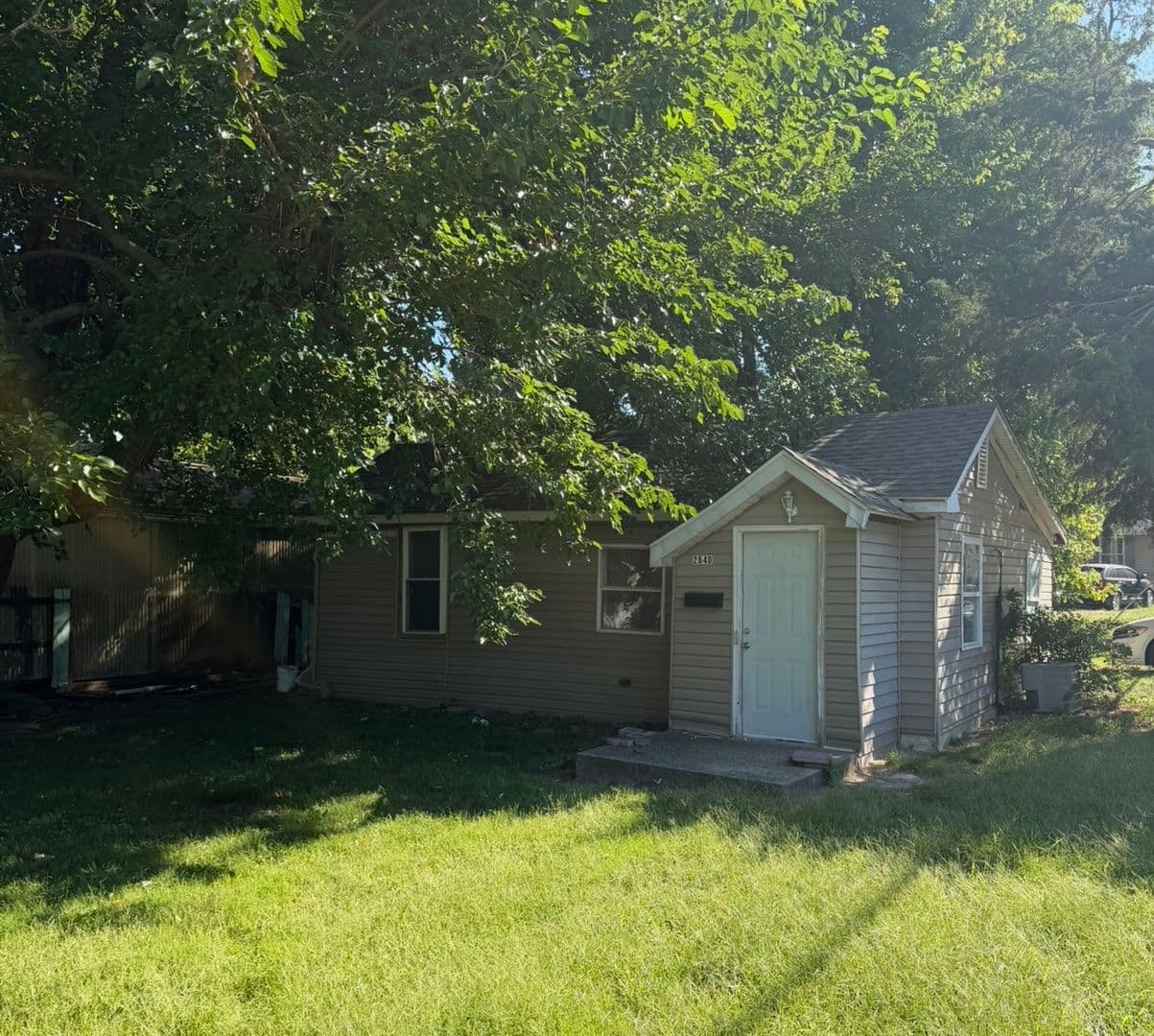 Springfield House: 2640 S Price