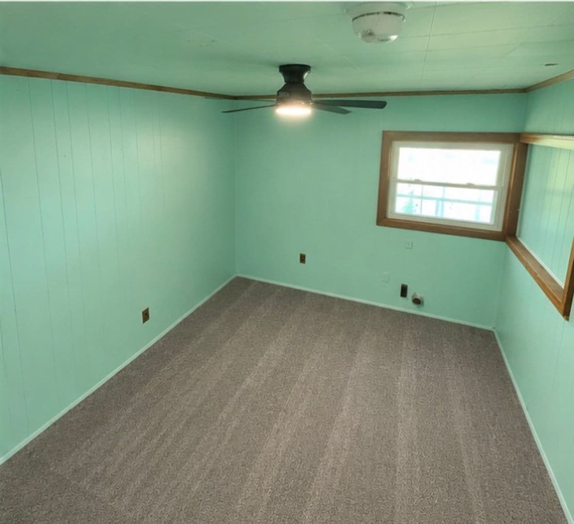 Springfield House: 949 N Dirksen