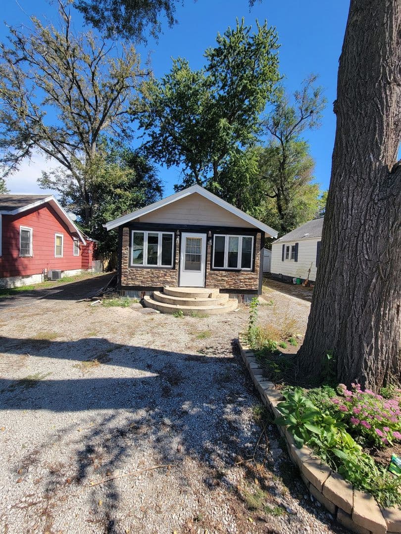 Springfield House: 2812 S Price Ave.