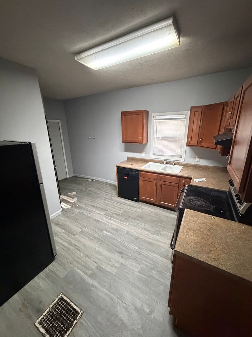 Springfield Apartment: 541 W Vine