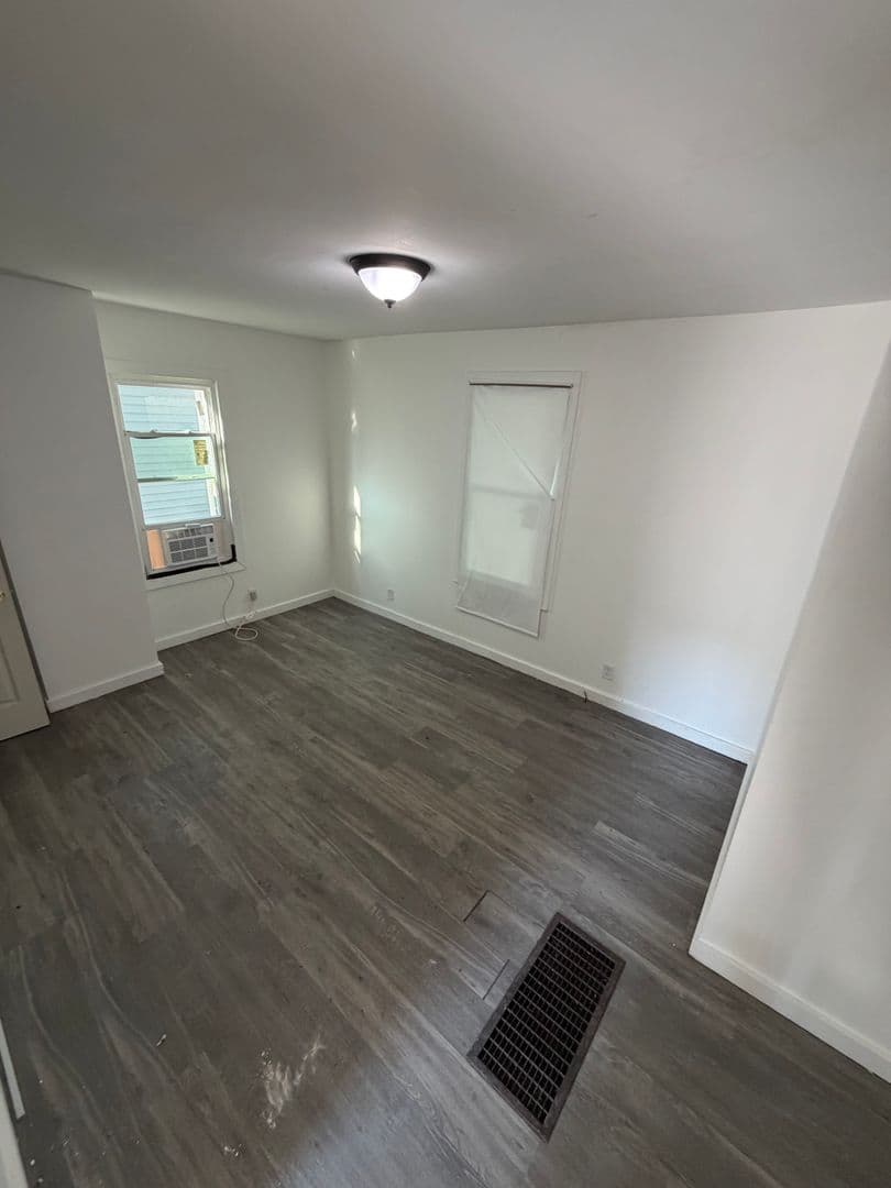 Springfield Apartment: 1020 S. 11th Street