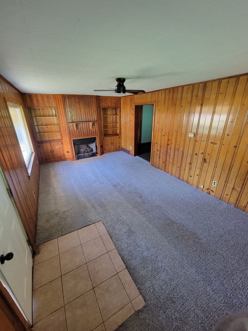 Springfield House: 949 N Dirksen