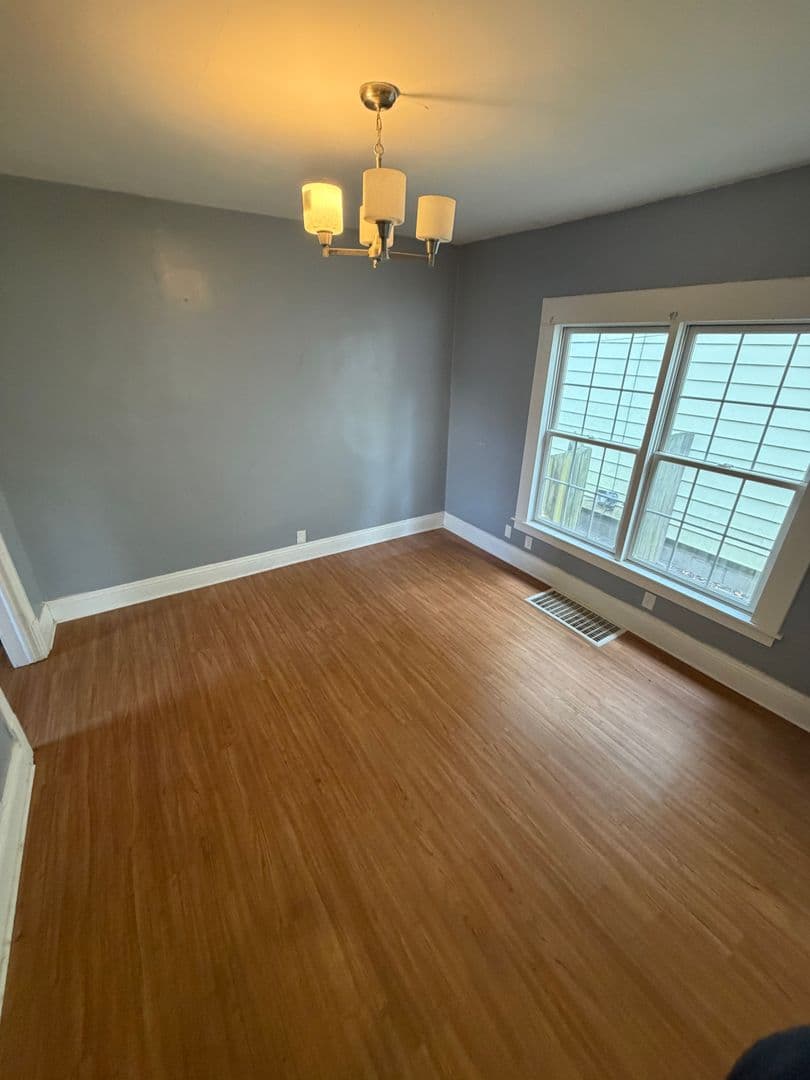Springfield House: 252 N English