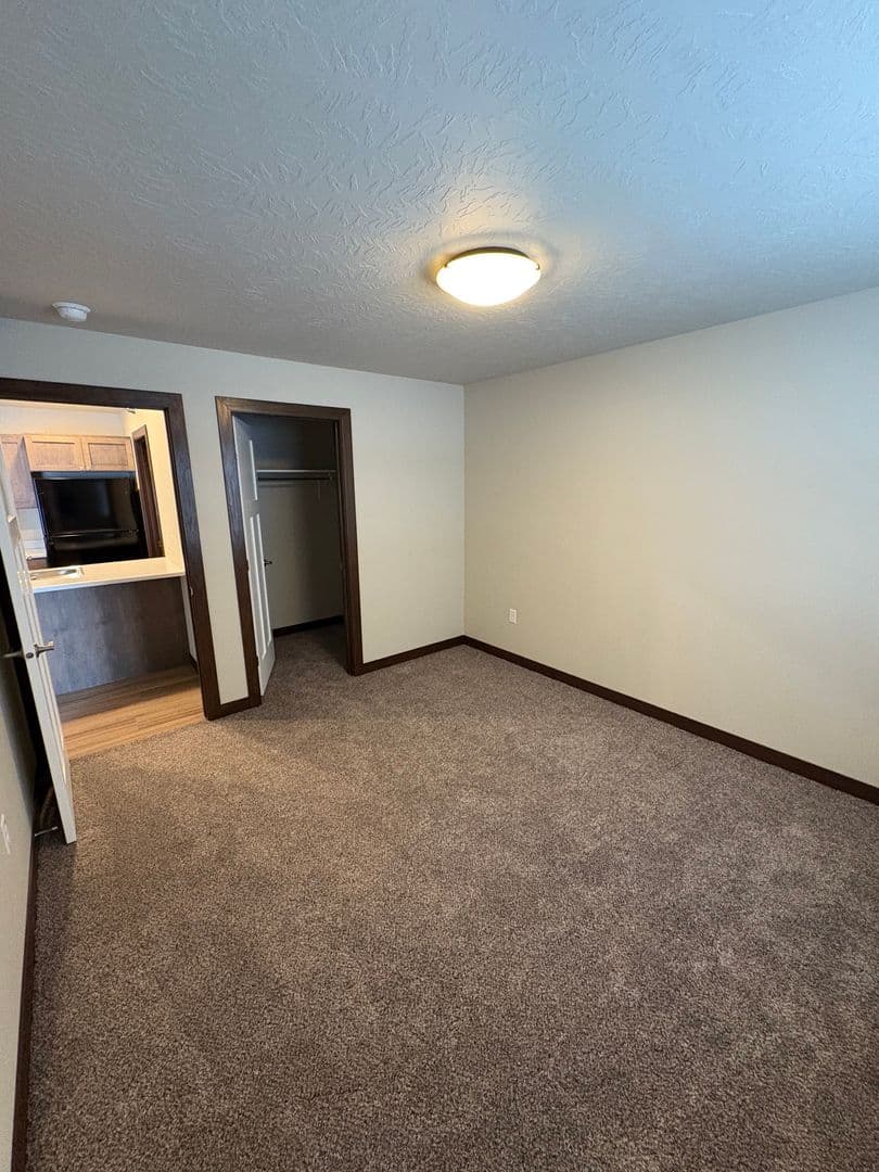 Sioux Center Apartment: 1811 11th Ave NE