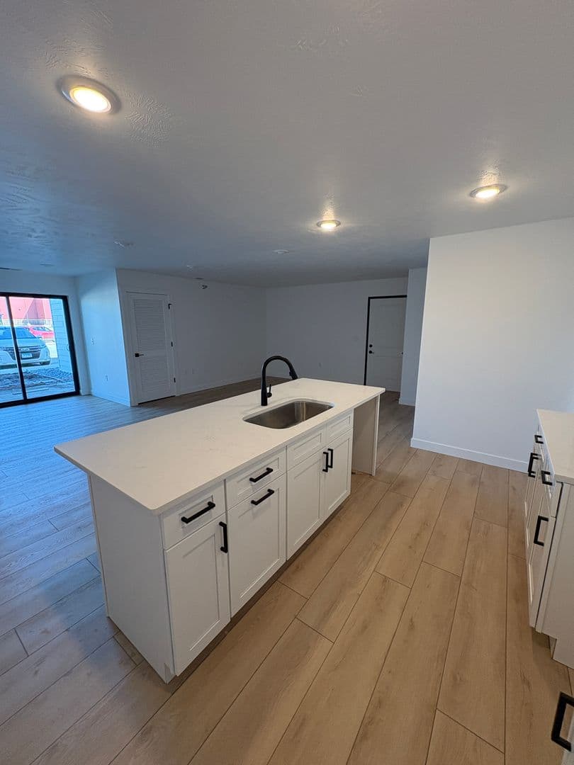 Worthington Apartment: 1604/1608/1612/1616/1620 Darling Drive