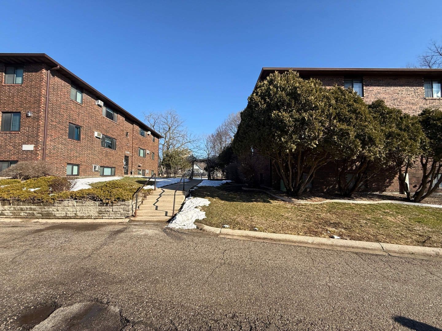 Mason City Apartment: 1220 Plymouth Rd.