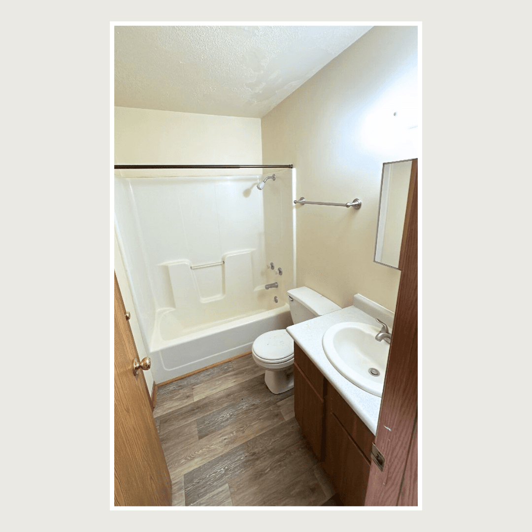 Red Oak Apartment: 2400 North 8th Street