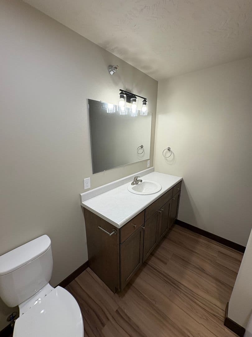 Sioux Center Apartment: 1811 11th Ave NE